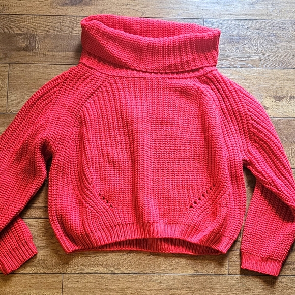Cropped Sweater - Picture 1 of 1